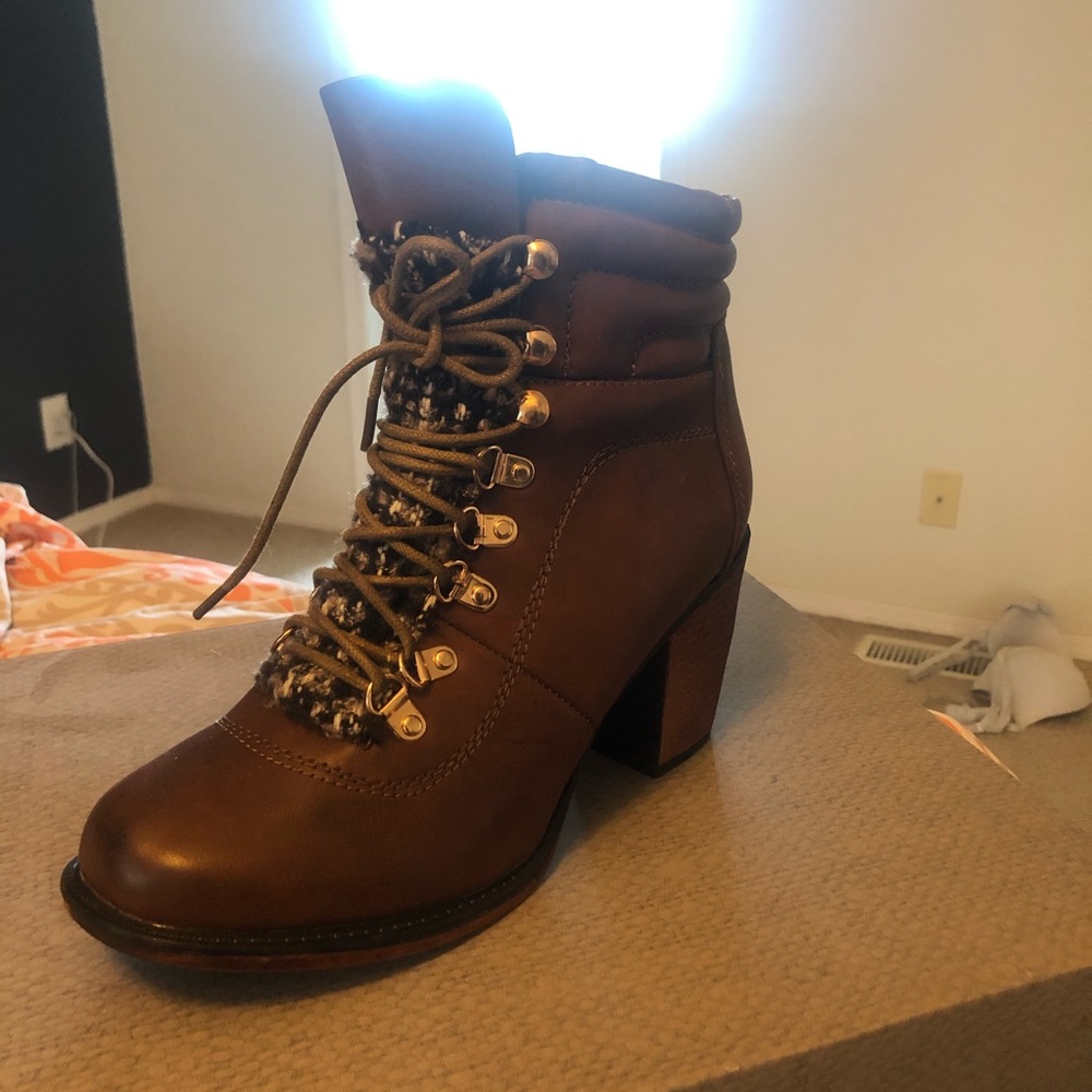 Super cute “hiking” boots!